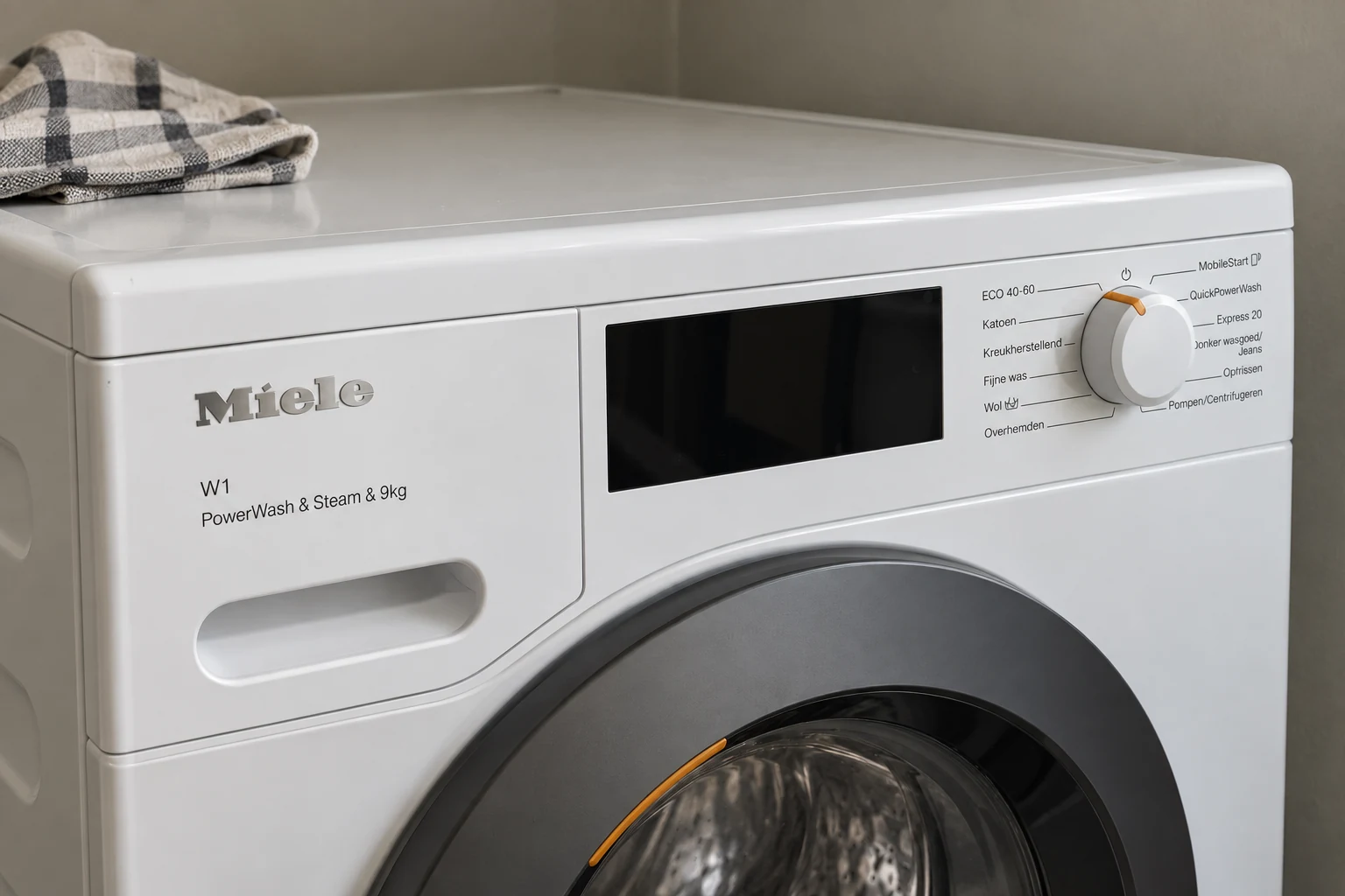 Bedieningspaneel van de Miele WED 388 met gesloten wasmiddellade en uitgeschakeld display.