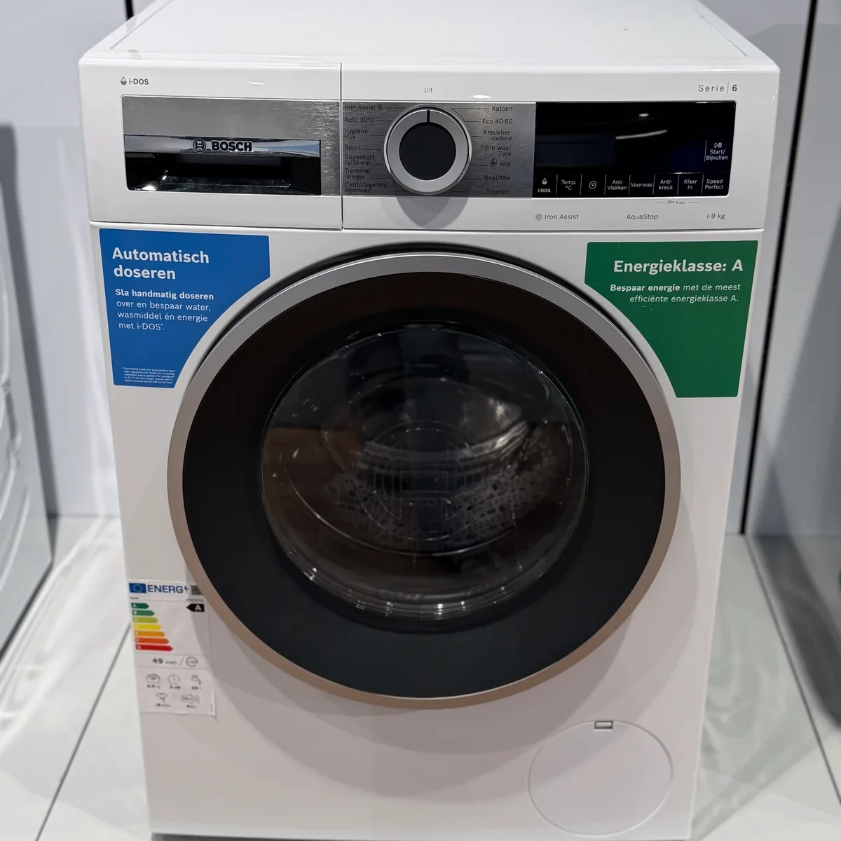 Vooraanzicht van de Bosch WGG244FLNL i-DOS wasmachine
