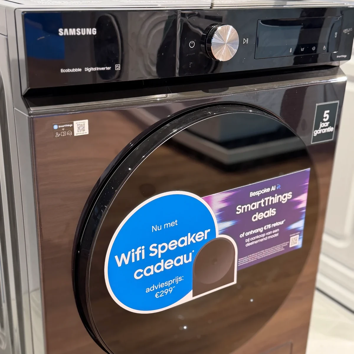 Bedieningspaneel met draaiknop en display van de Samsung WW11DB7B34GBU3 Bespoke Super Speed